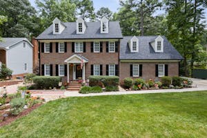 Battle of the Gutters: Vinyl vs. Metal Gutters